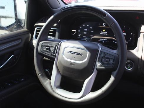 Used 2024 GMC Yukon Denali w/ Advanced Technology Package image 24