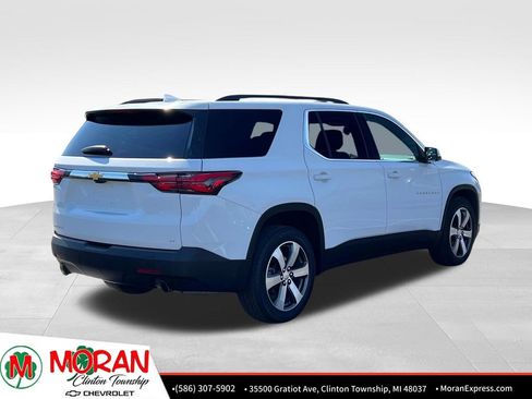 Certified 2023 Chevrolet Traverse LT w/ LT Premium Package AWD/4WD image 5