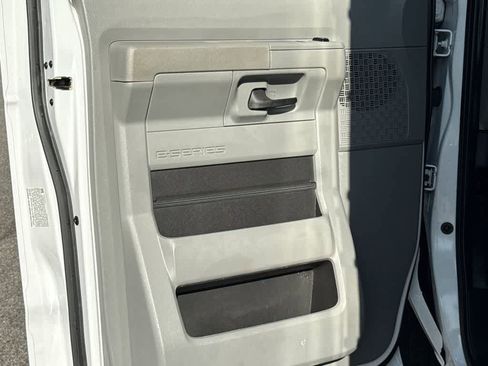 Used 2023 Ford E-450 and Econoline 450 Super Duty w/ Power Windows & Locks Group image 11