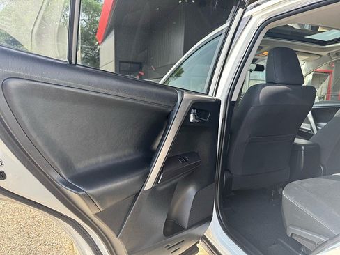 Used 2018 Toyota RAV4 XLE AWD/4WD image 11