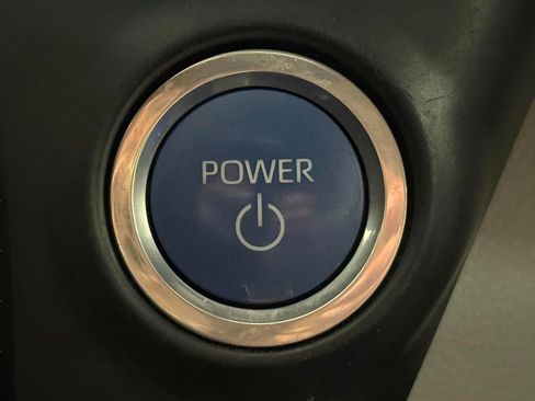 Used 2023 Toyota Sienna XLE image 19