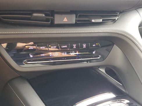Used 2022 Buick Envision Preferred FWD image 28