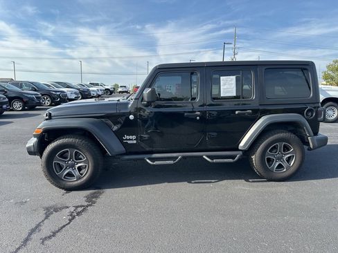 Used 2018 Jeep Wrangler Unlimited Sport S image 3