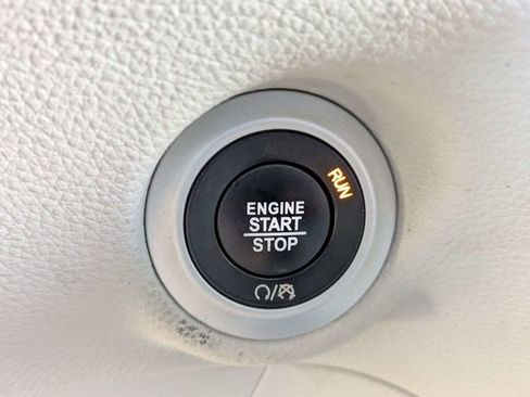 Used 2023 Chrysler Pacifica Limited image 32