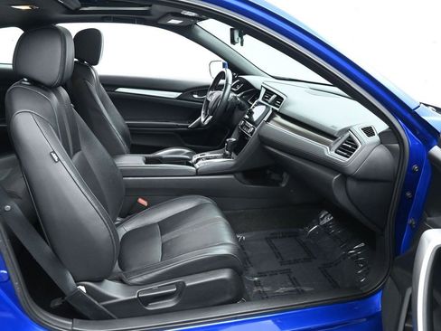 Used 2019 Honda Civic Touring image 16