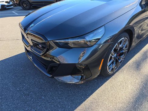 Certified 2025 BMW i5 M60 w/ Premium Package image 9