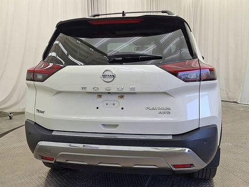 Used 2021 Nissan Rogue Platinum image 2