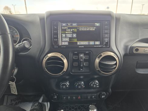 Used 2017 Jeep Wrangler 75th Anniversary image 23