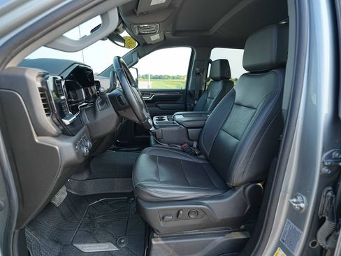 Used 2024 Chevrolet Silverado 3500 LTZ AWD/4WD image 17