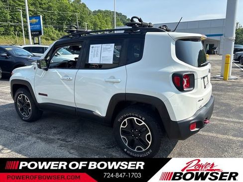 Used 2017 Jeep Renegade Trailhawk AWD/4WD image 3