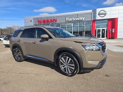 Used 2024 Nissan Pathfinder Platinum w/ Cargo Package