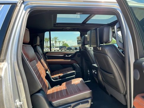 Used 2024 GMC Yukon XL Denali Ultimate AWD/4WD image 18