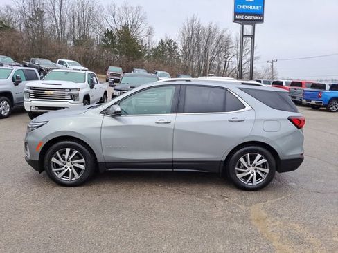 Used 2023 Chevrolet Equinox Premier image 2