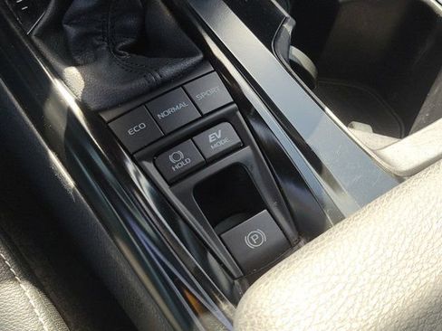 Used 2025 Toyota Camry SE FWD image 26