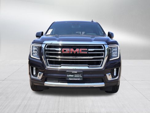 Used 2024 GMC Yukon SLT AWD/4WD image 2