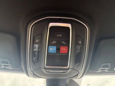 Used 2025 Jeep Grand Cherokee Altitude RWD image 53