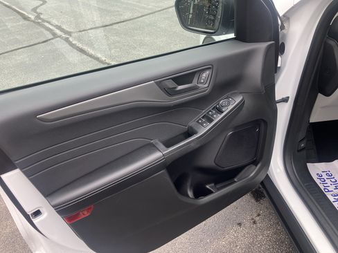 Used 2023 Ford Escape Active AWD/4WD image 17