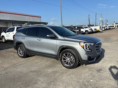 Used 2023 GMC Terrain SLT w/ Infotainment Package II FWD image 4