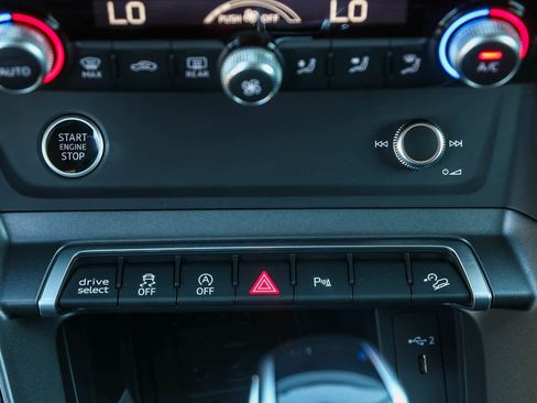 New 2025 Audi Q3 2.0T Premium image 28