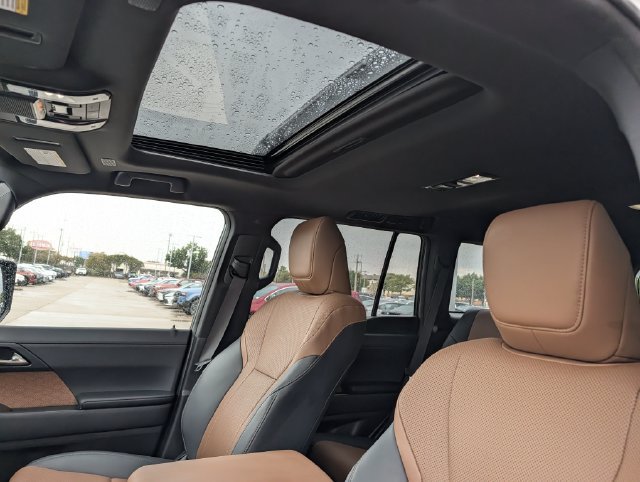 Used 2025 Lexus GX 550 w/ Accessory Package (2T) AWD/4WD image 27
