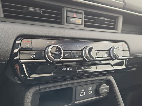 Used 2023 Honda Pilot Touring image 18