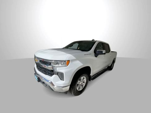 Used 2022 Chevrolet Silverado 1500 LT w/ Convenience Package II AWD/4WD image 4