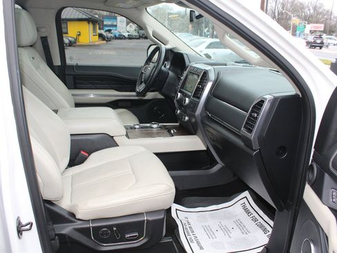 Used 2018 Ford Expedition Platinum image 16
