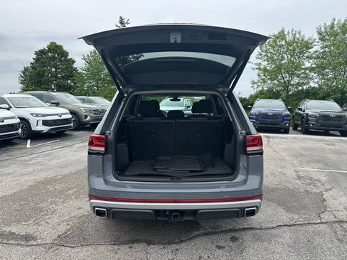 Certified 2025 Volkswagen Atlas Peak Edition SE AWD/4WD image 38