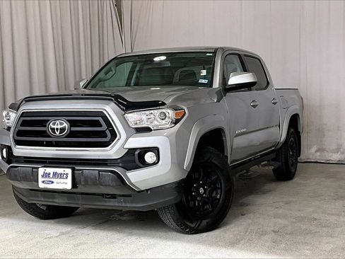 Used 2022 Toyota Tacoma SR5 image 2