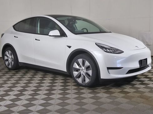 Used 2022 Tesla Model Y Long Range AWD/4WD image 2