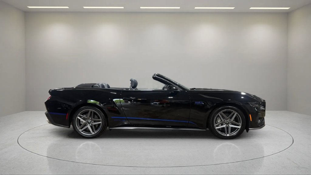 Used 2025 Ford Mustang GT Premium RWD image 2