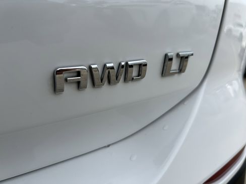 Used 2023 Chevrolet Equinox LT w/ Driver Convenience Package image 9