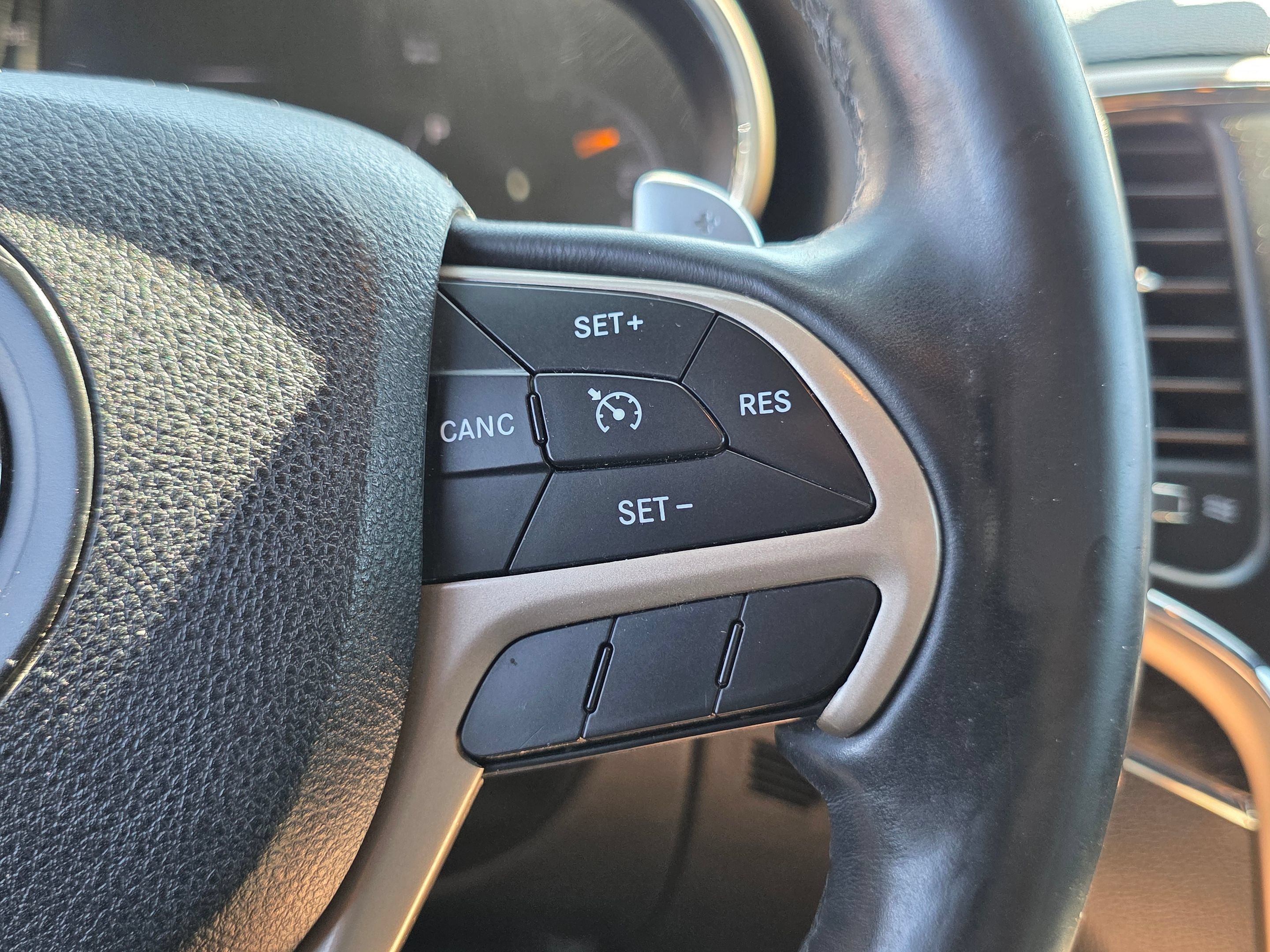 Used 2014 Jeep Grand Cherokee Limited w/ Luxury Group II RWD image 31