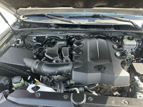 Used 2018 Toyota 4Runner Limited AWD/4WD image 18