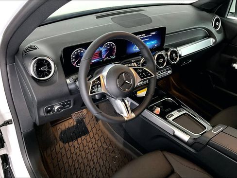 New 2026 Mercedes-Benz GLB 250 4MATIC image 10