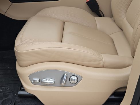 Certified 2026 Porsche Macan AWD/4WD image 23