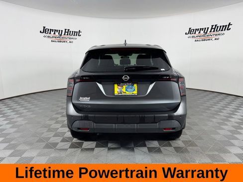 Used 2025 Nissan Kicks SV image 8