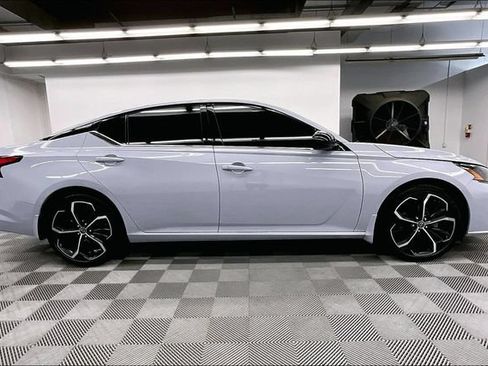Used 2023 Nissan Altima 2.5 SR w/ SR Premium Package FWD image 15