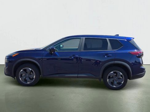 Used 2024 Nissan Rogue SV AWD/4WD image 3