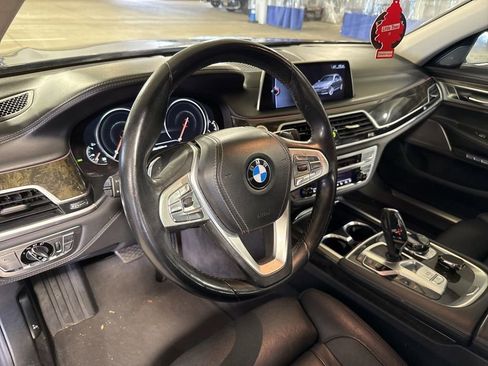 Used 2017 BMW 740i xDrive AWD/4WD image 10