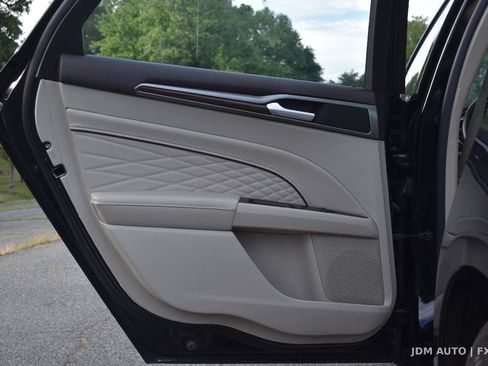 Used 2017 Ford Fusion Platinum FWD image 10