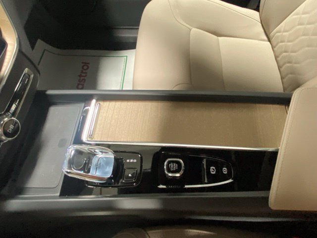 Used 2026 Volvo XC60 B5 Plus AWD/4WD image 25