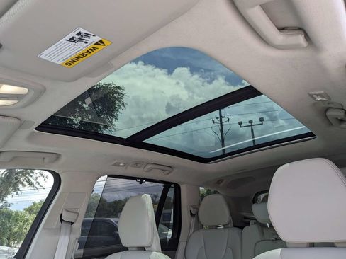 Certified 2025 Volvo XC90 B6 Ultra AWD/4WD image 28