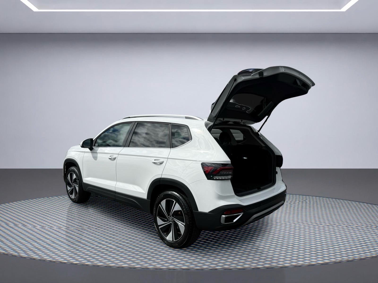 Used 2025 Volkswagen Taos SE AWD/4WD image 6