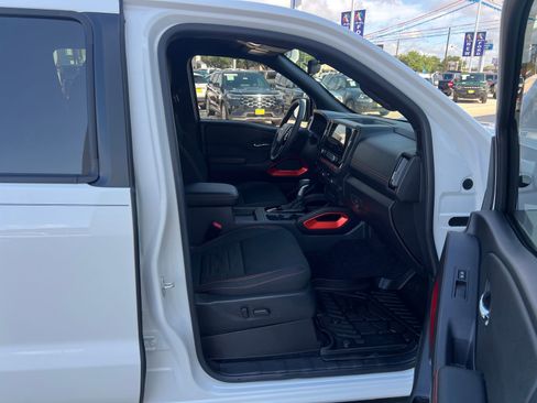 Used 2025 Nissan Frontier PRO-4X AWD/4WD image 16