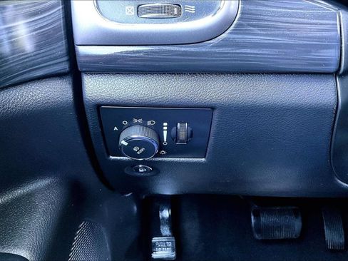 Used 2020 Jeep Grand Cherokee Altitude AWD/4WD image 15
