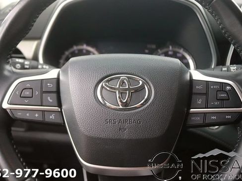 Used 2023 Toyota Highlander XLE FWD image 20