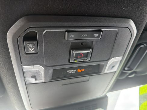 Certified 2025 Toyota 4Runner TRD Off-Road AWD/4WD image 5