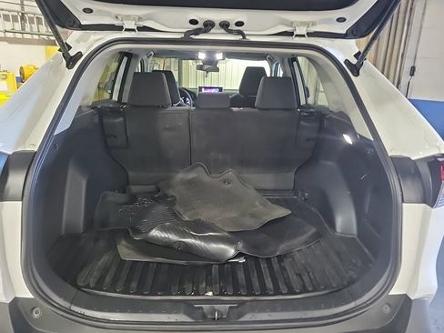Used 2024 Toyota RAV4 LE AWD/4WD image 9