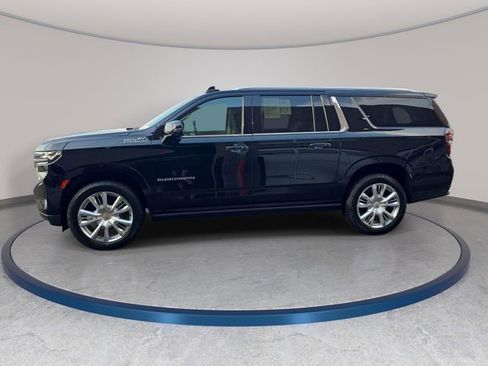 Used 2023 Chevrolet Suburban High Country w/ Premium Package 2 AWD/4WD image 9